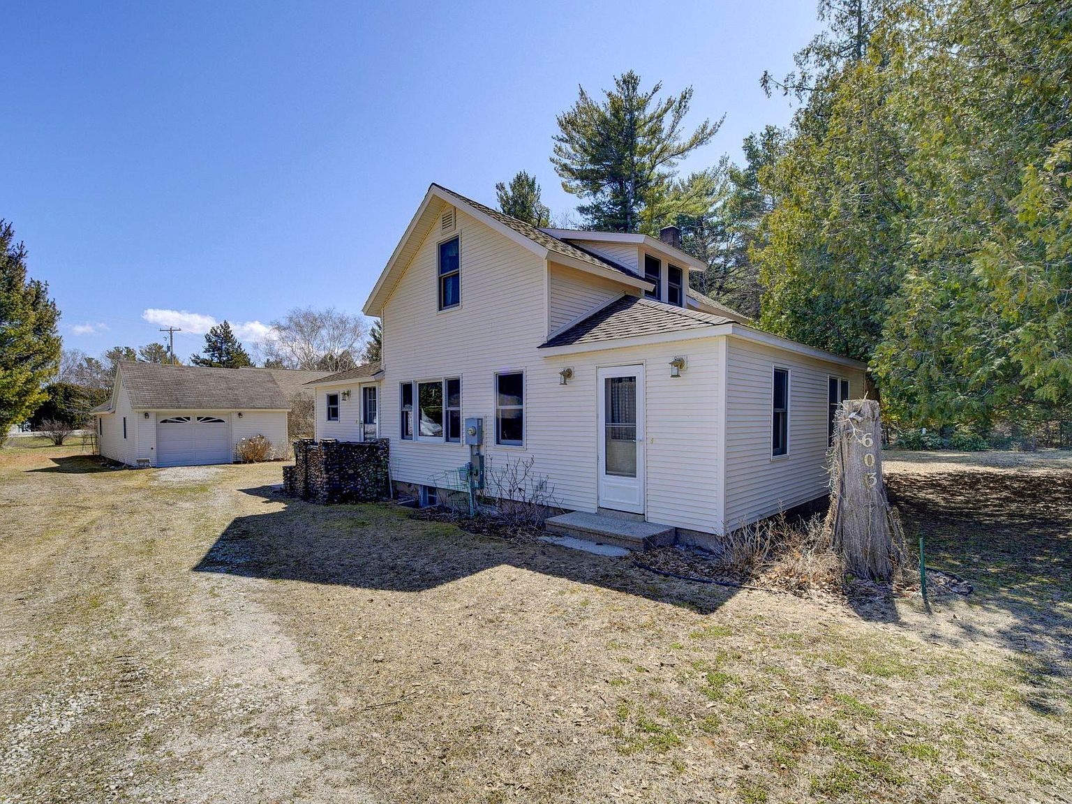 603 S Main St Leland, MI 49654 - Thumbnail 2