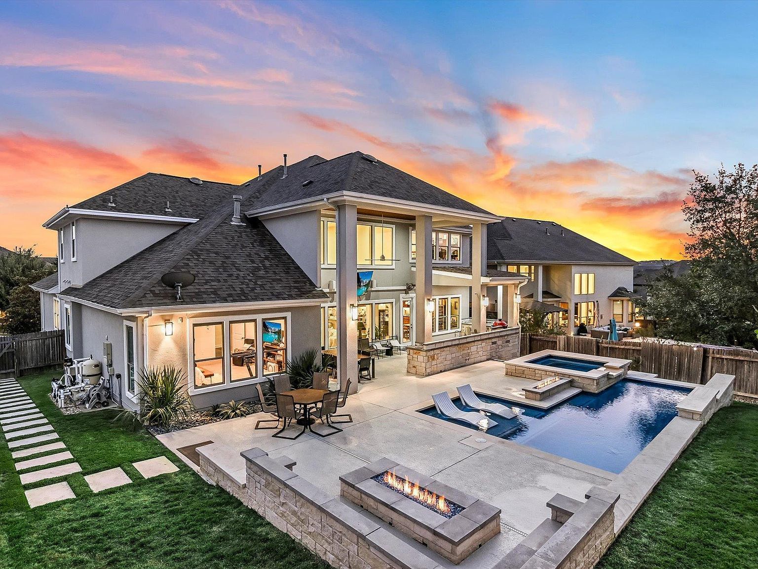 600 Emerald Ridge Dr Austin, TX 78732 - Thumbnail 2