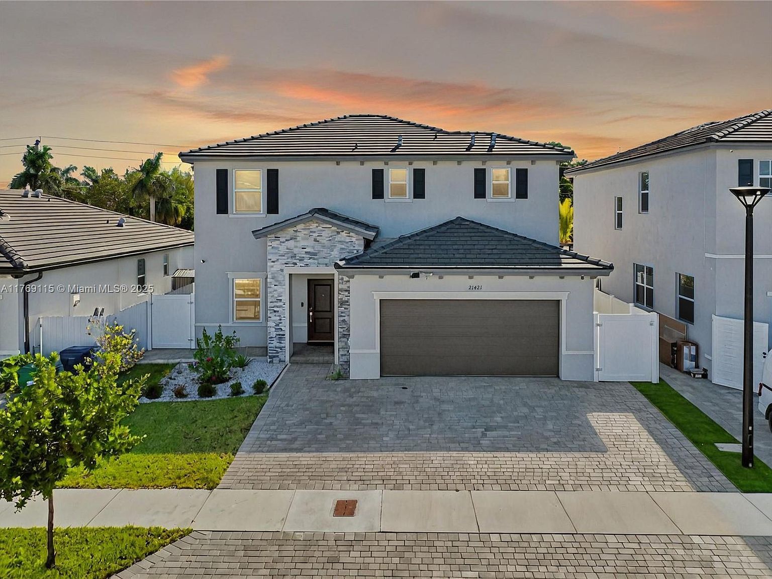 21421 SW 127th Ct Miami, FL 33177 - Thumbnail 2