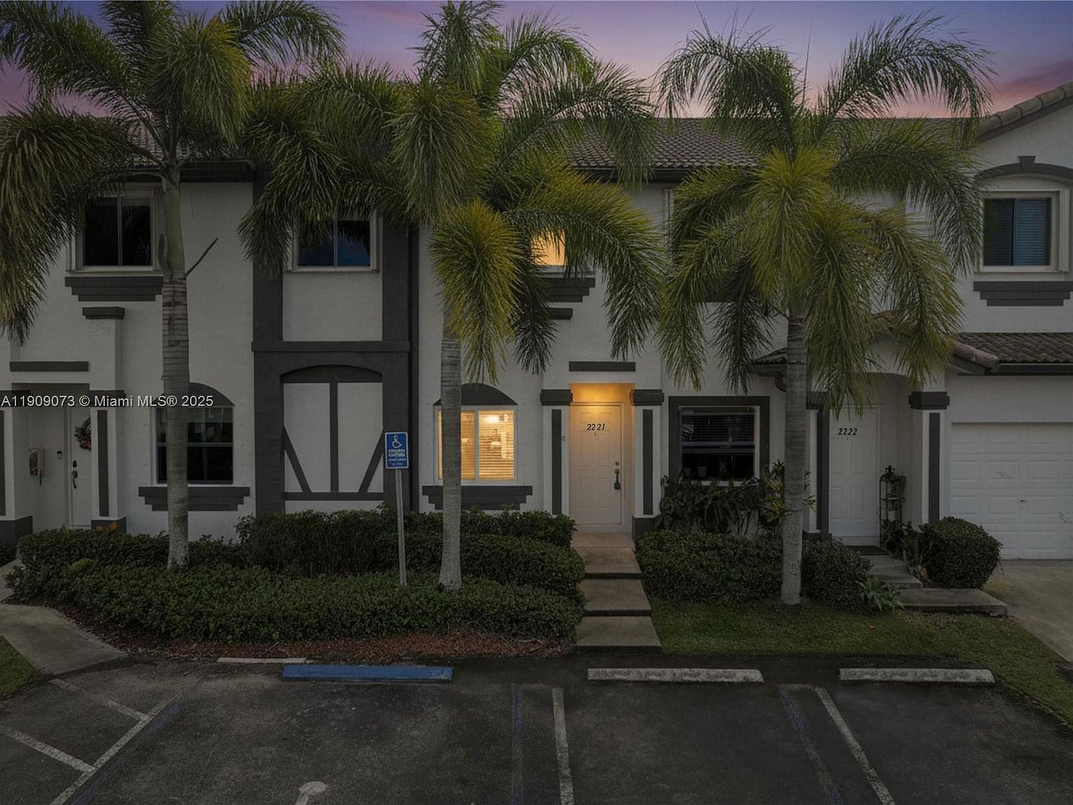 2221 SE 26th Ln Homestead, FL 33035 - Thumbnail 2