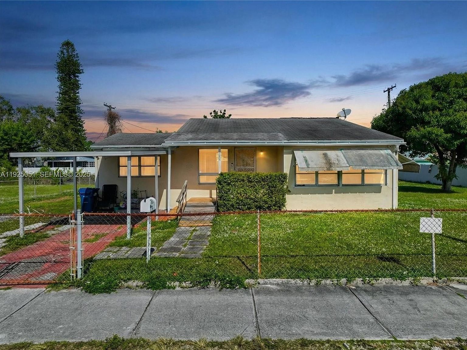 761 NW 74th St Miami, FL 33150 - Thumbnail 2