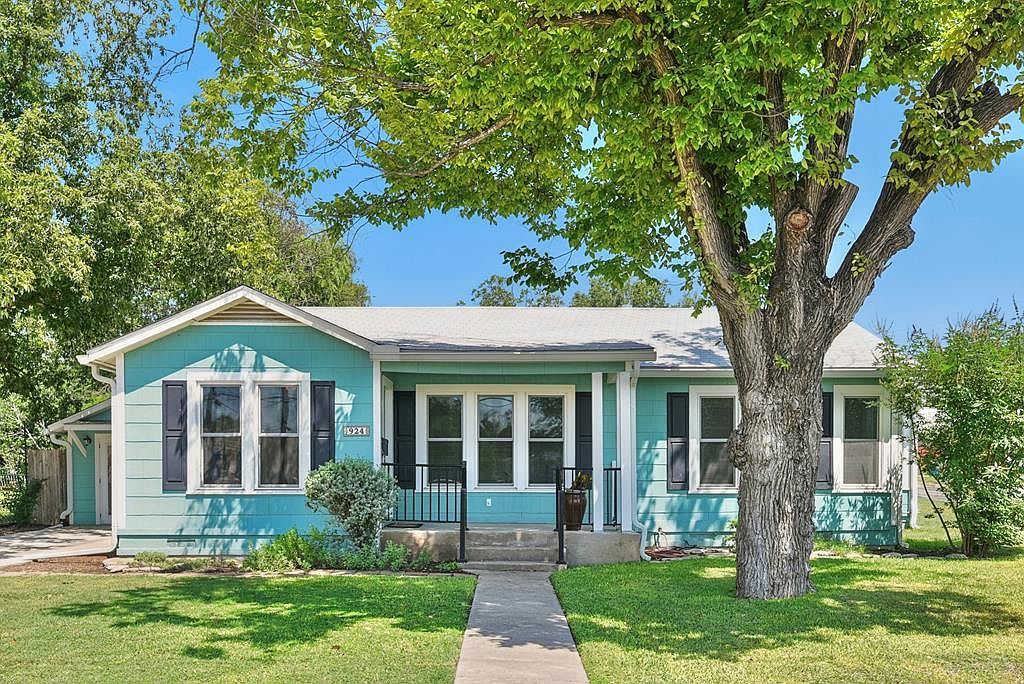 924 Barnett St Kerrville, TX 78028 - Thumbnail 2