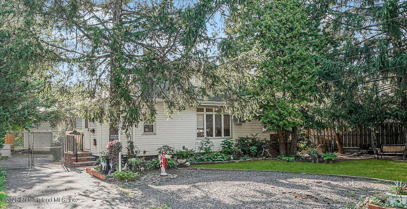 200 Giffords Ln Staten Island, NY 10308 - Thumbnail 2