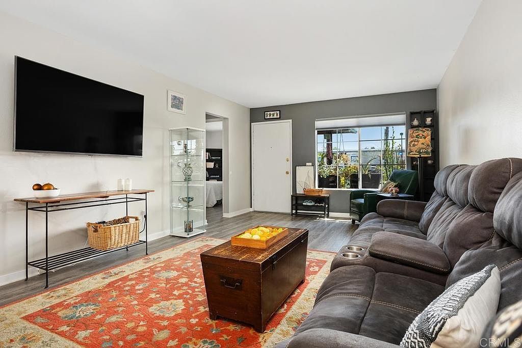 1529 Temple Heights Dr Oceanside, CA 92056 - Thumbnail 2