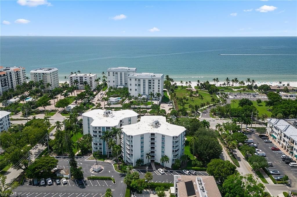 1300 Gulf Shore Blvd N APT 407 Naples, FL 34102 - Thumbnail 2