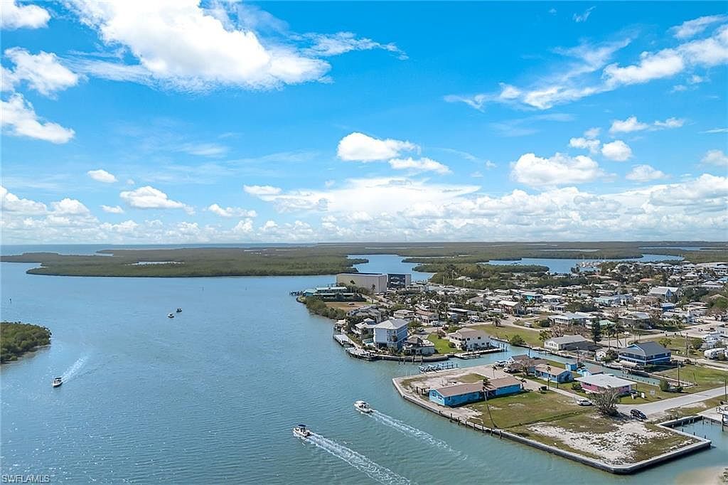 110 East Ct Goodland, FL 34140 - Thumbnail 2