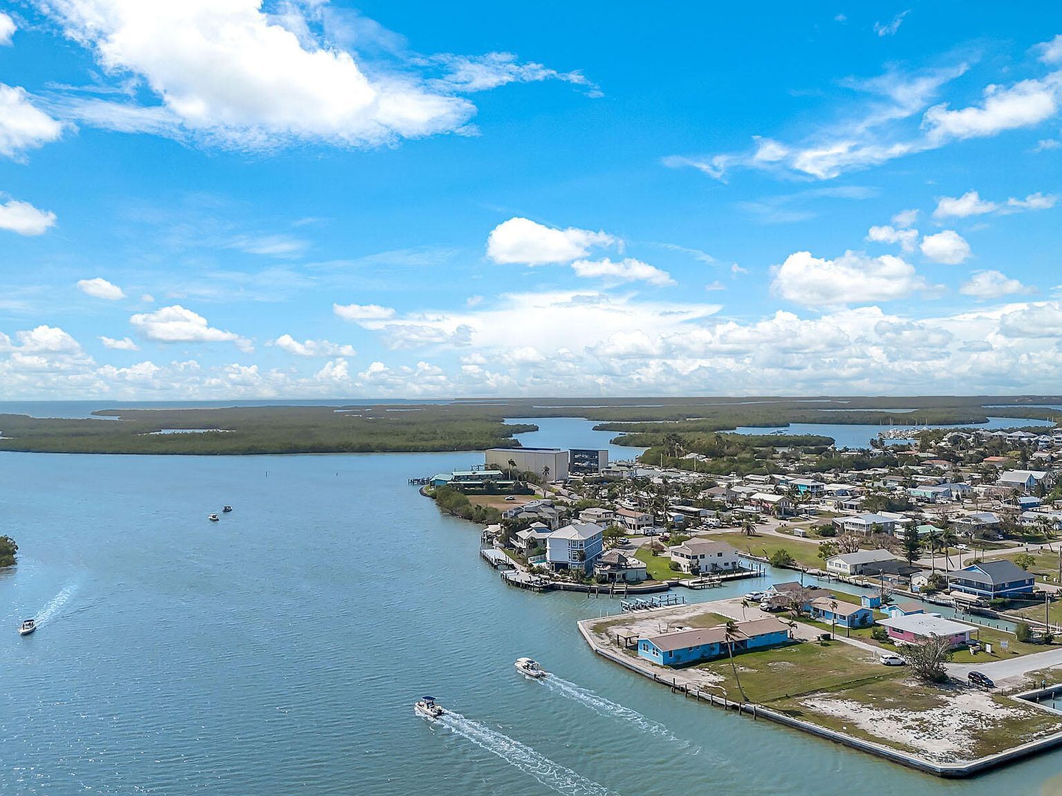 110 E Ct Goodland, FL 34140 - Thumbnail 2