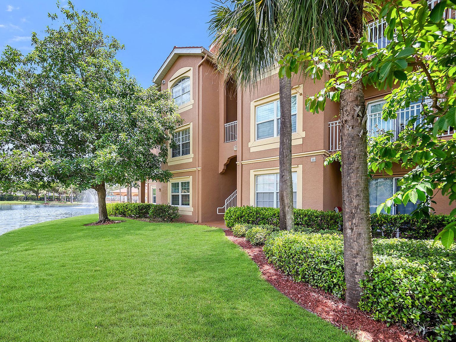 15605 Ocean Walk Cir APT 203 Fort Myers, FL 33908 - Thumbnail 2