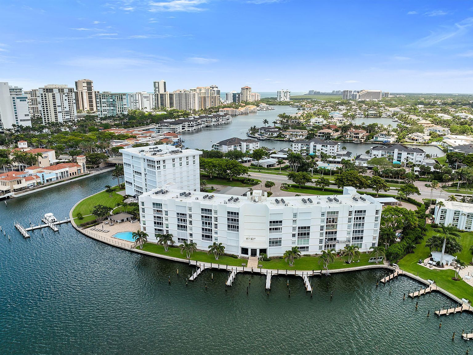 300 Park Shore Dr APT 2E Naples, FL 34103 - Thumbnail 2