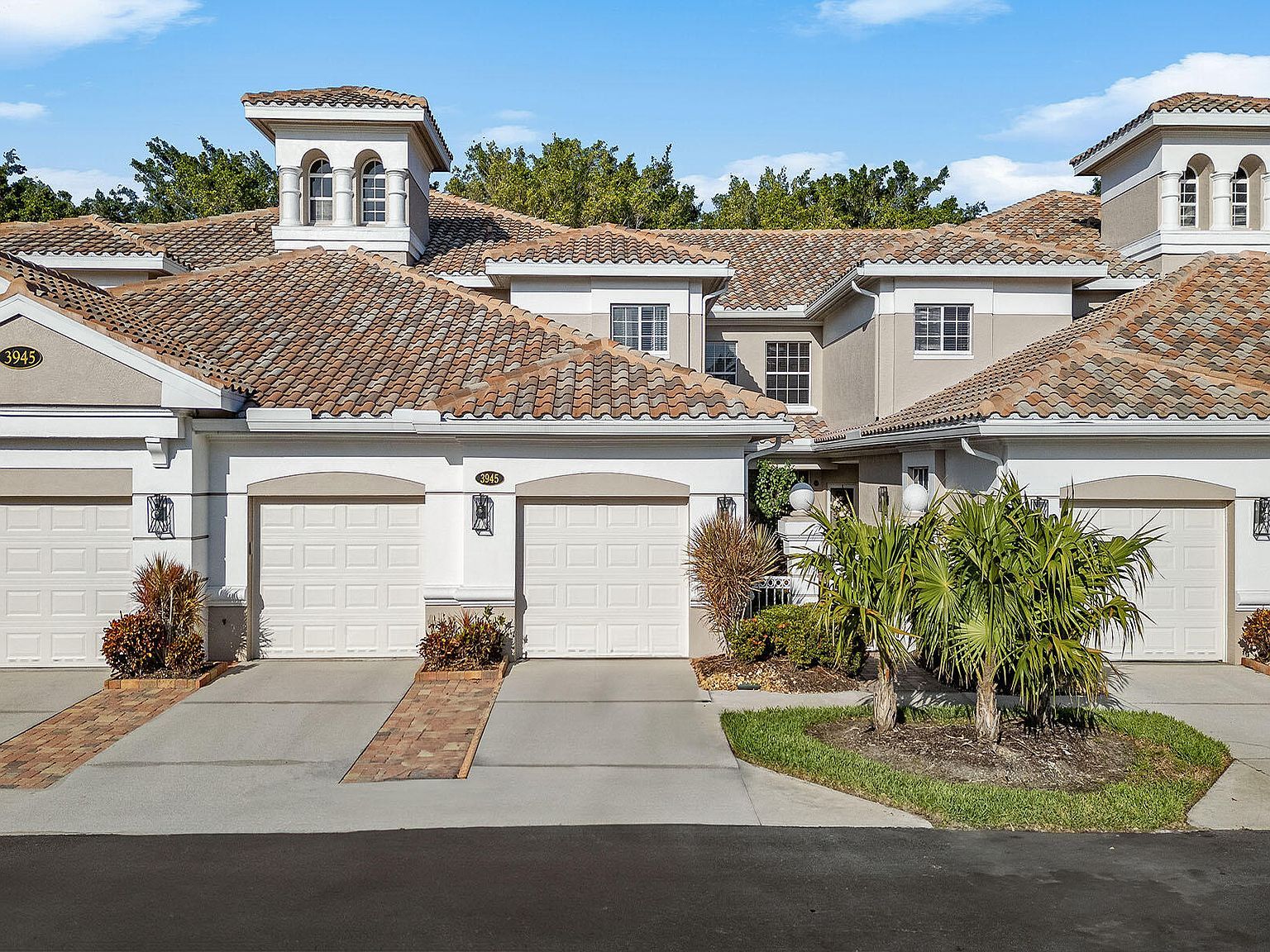 3945 Deer Crossing Ct APT 203 Naples, FL 34114 - Thumbnail 2