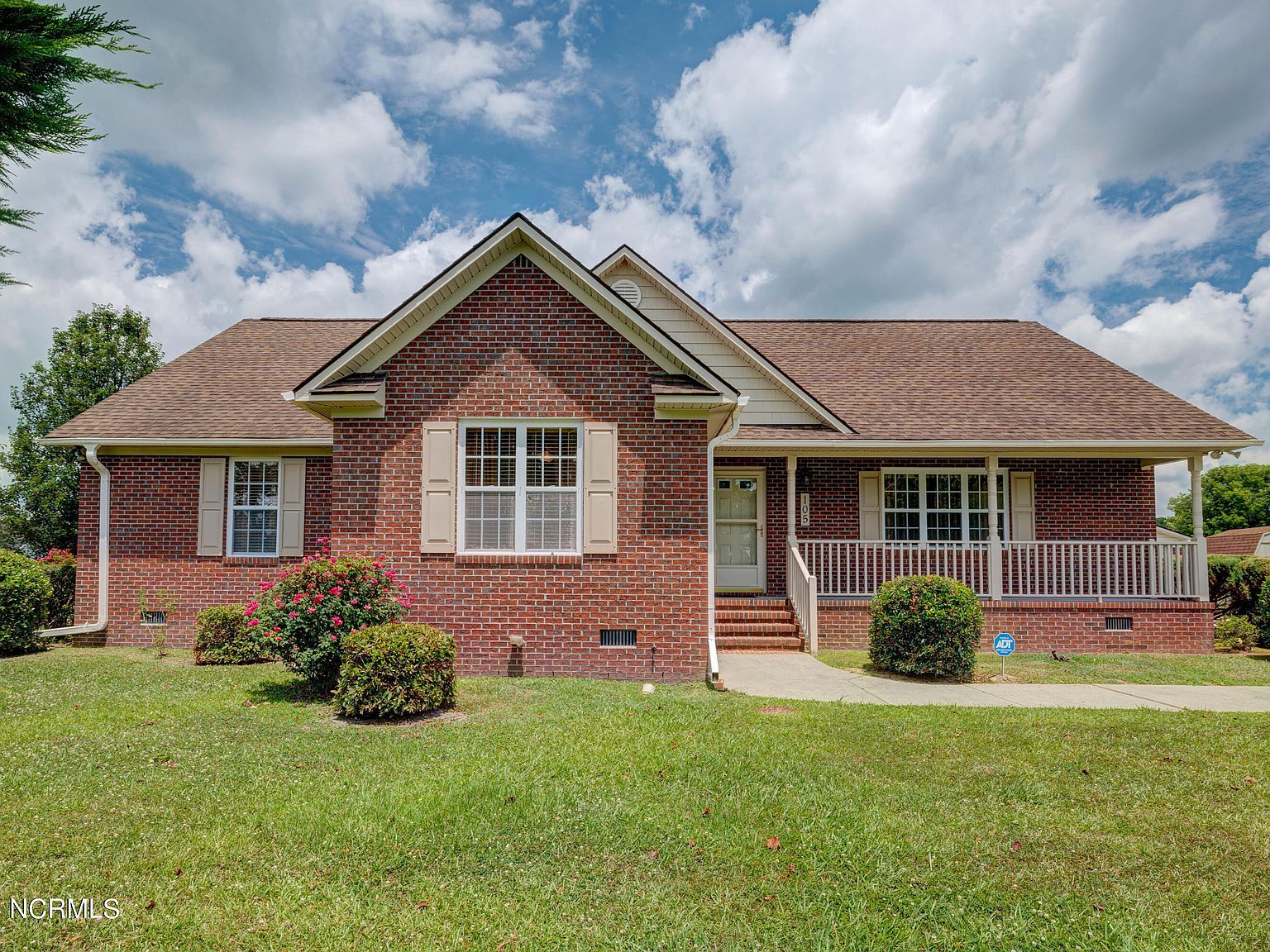 105 Phillip Mills Dr Teachey, NC 28464 - Thumbnail 2