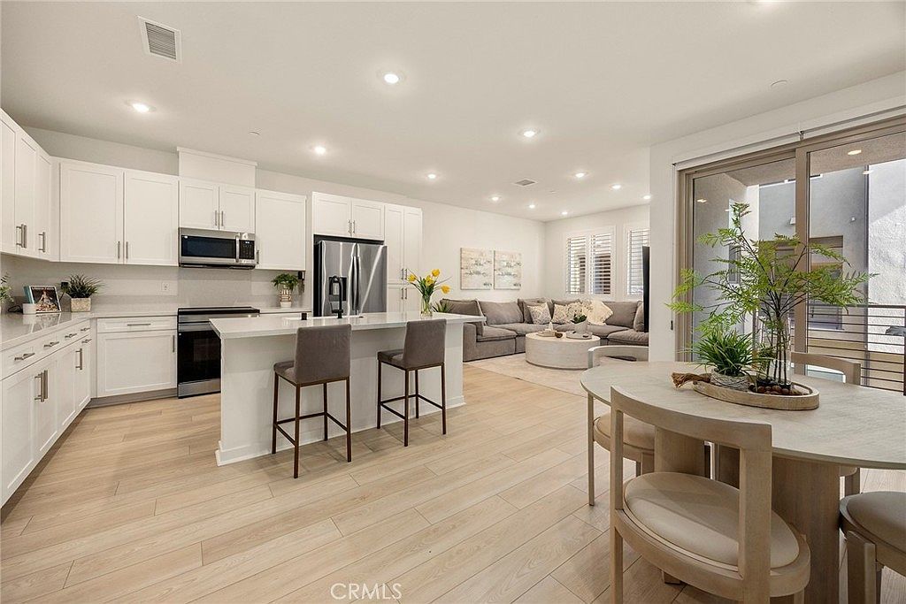 1968 Via De La Luna Placentia, CA 92870 - Thumbnail 2