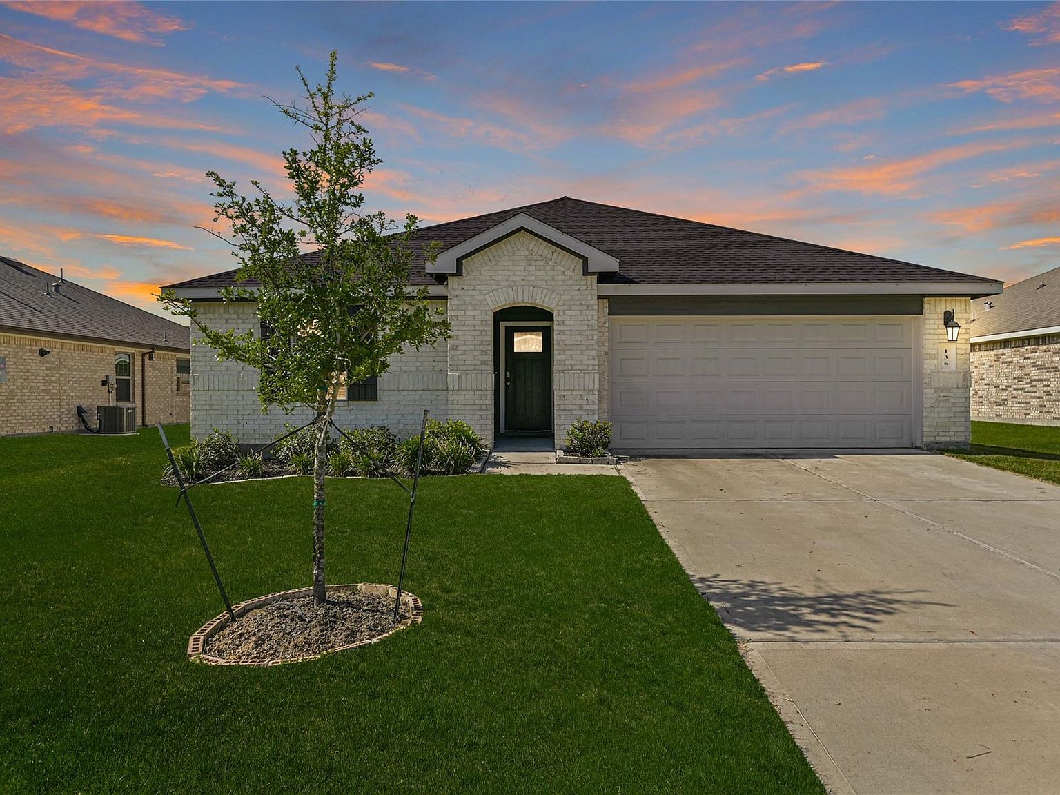 136 Little Spring Ct Anahuac, TX 77514 - Thumbnail 2