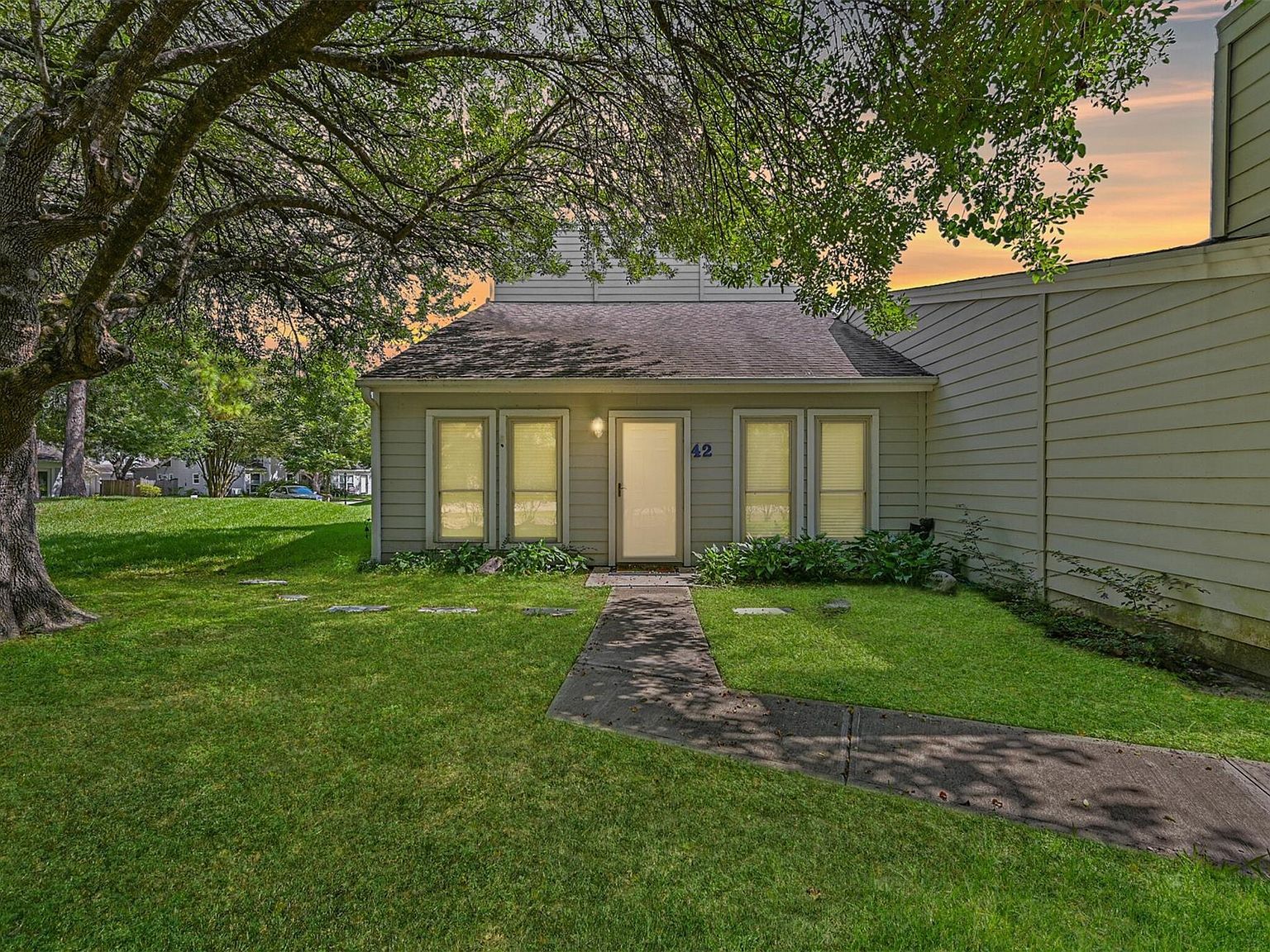 42 Hideaway Dr Friendswood, TX 77546 - Thumbnail 2