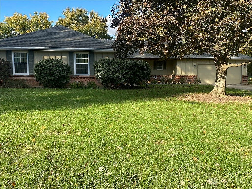 1811 Greenbriar Dr Troy, OH 45373 - Thumbnail 2