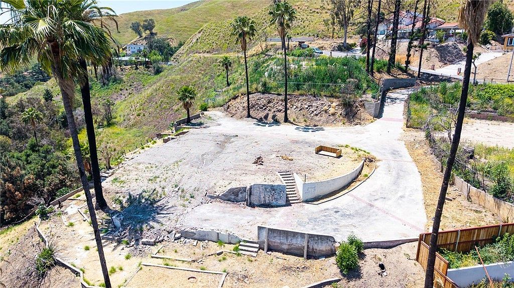 875 W Vista Dr San Bernardino, CA 92405 - Thumbnail 2