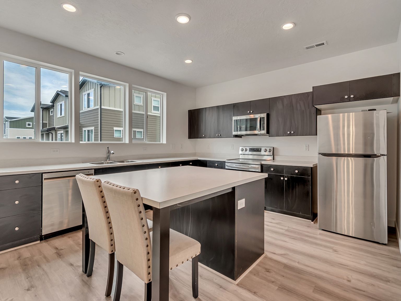 4692 W Talavera Way Kearns, UT 84118 - Thumbnail 2