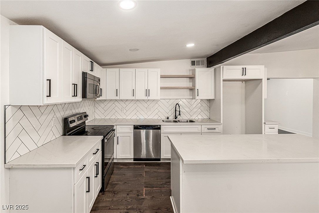 3220 Stanley Ave North Las Vegas, NV 89030 - Thumbnail 2