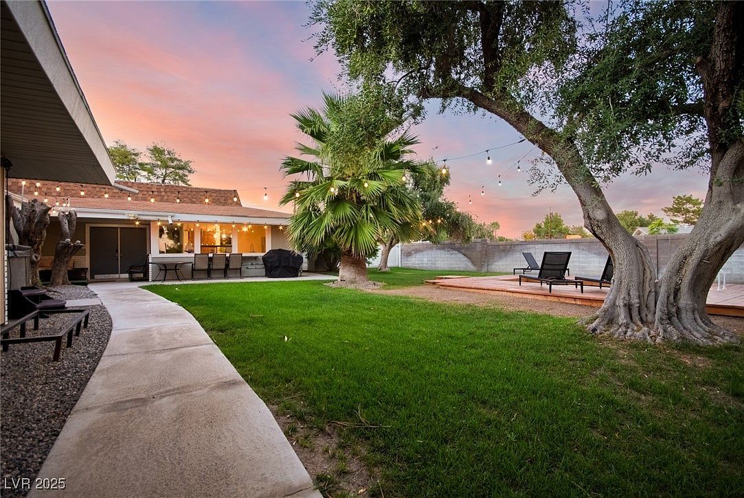 5710 Madre Mesa Dr Las Vegas, NV 89108 - Thumbnail 2