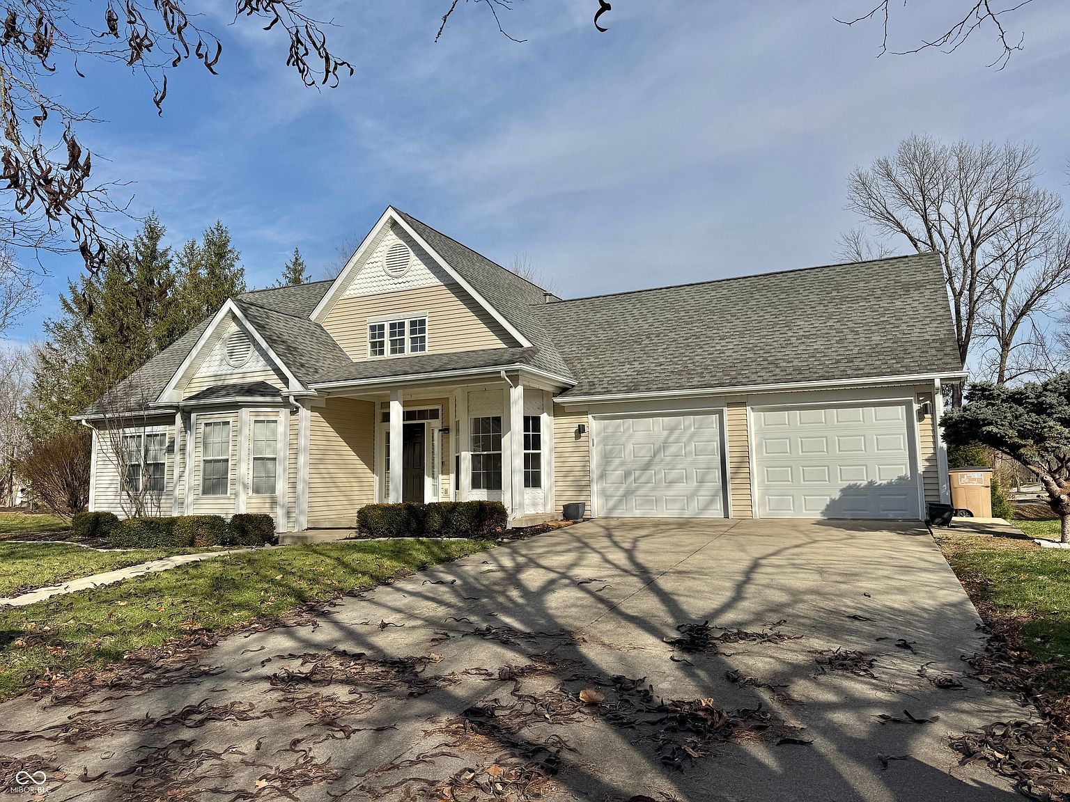 1230 Boxwood Ct Columbus, IN 47201 - Thumbnail 2