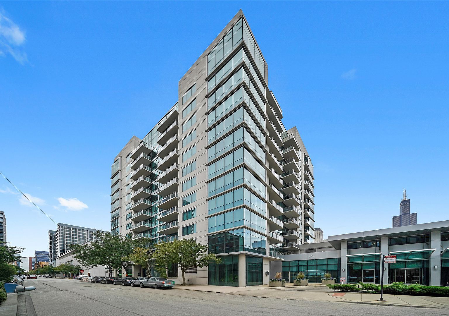 125 S Green St APT 806A Chicago, IL 60607 - Thumbnail 2