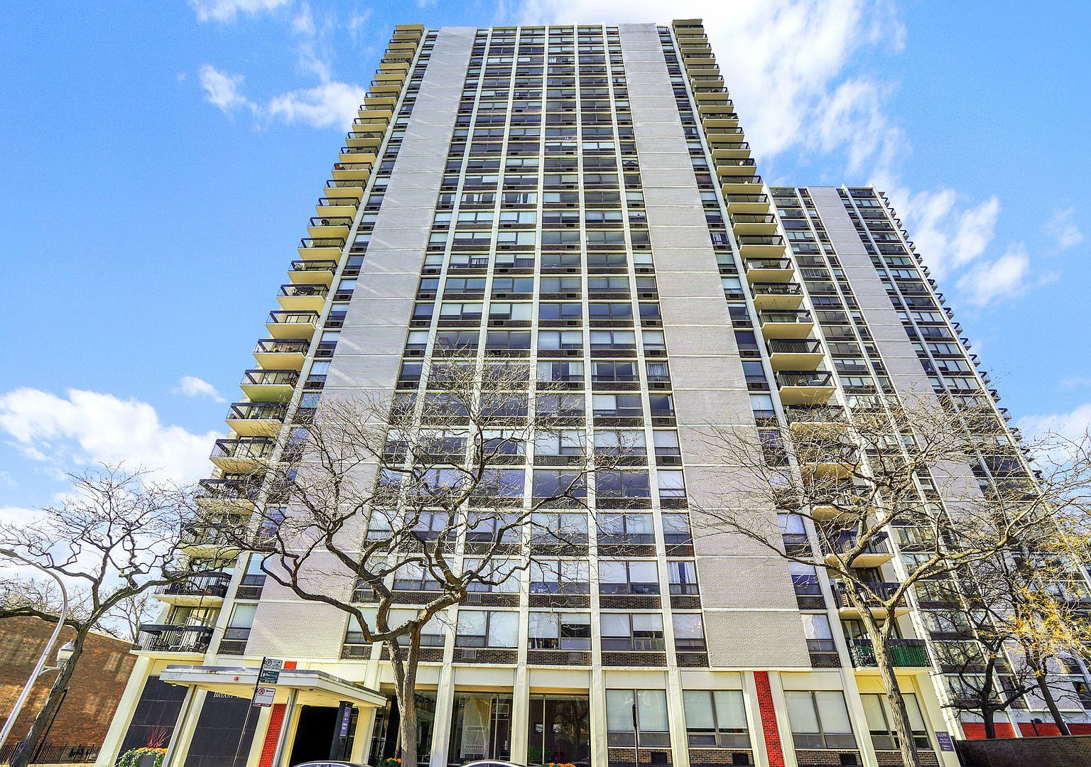 1455 N Sandburg Ter APT 801 Chicago, IL 60610 - Thumbnail 2