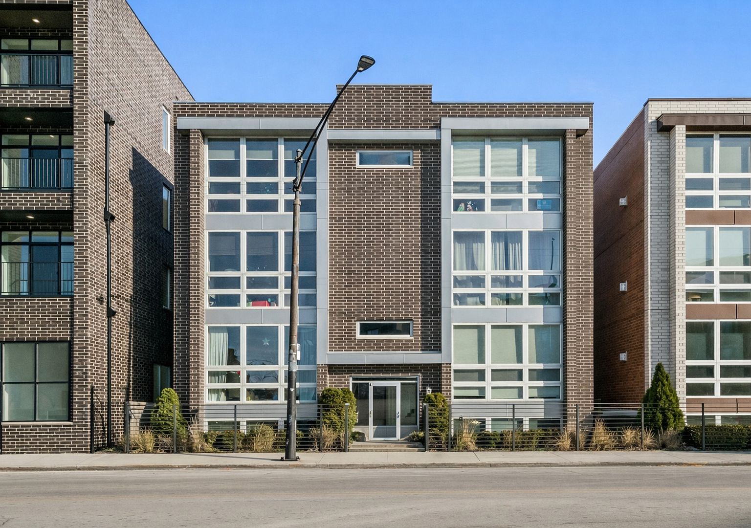 3215 N Elston Ave APT 1N Chicago, IL 60618 - Thumbnail 2