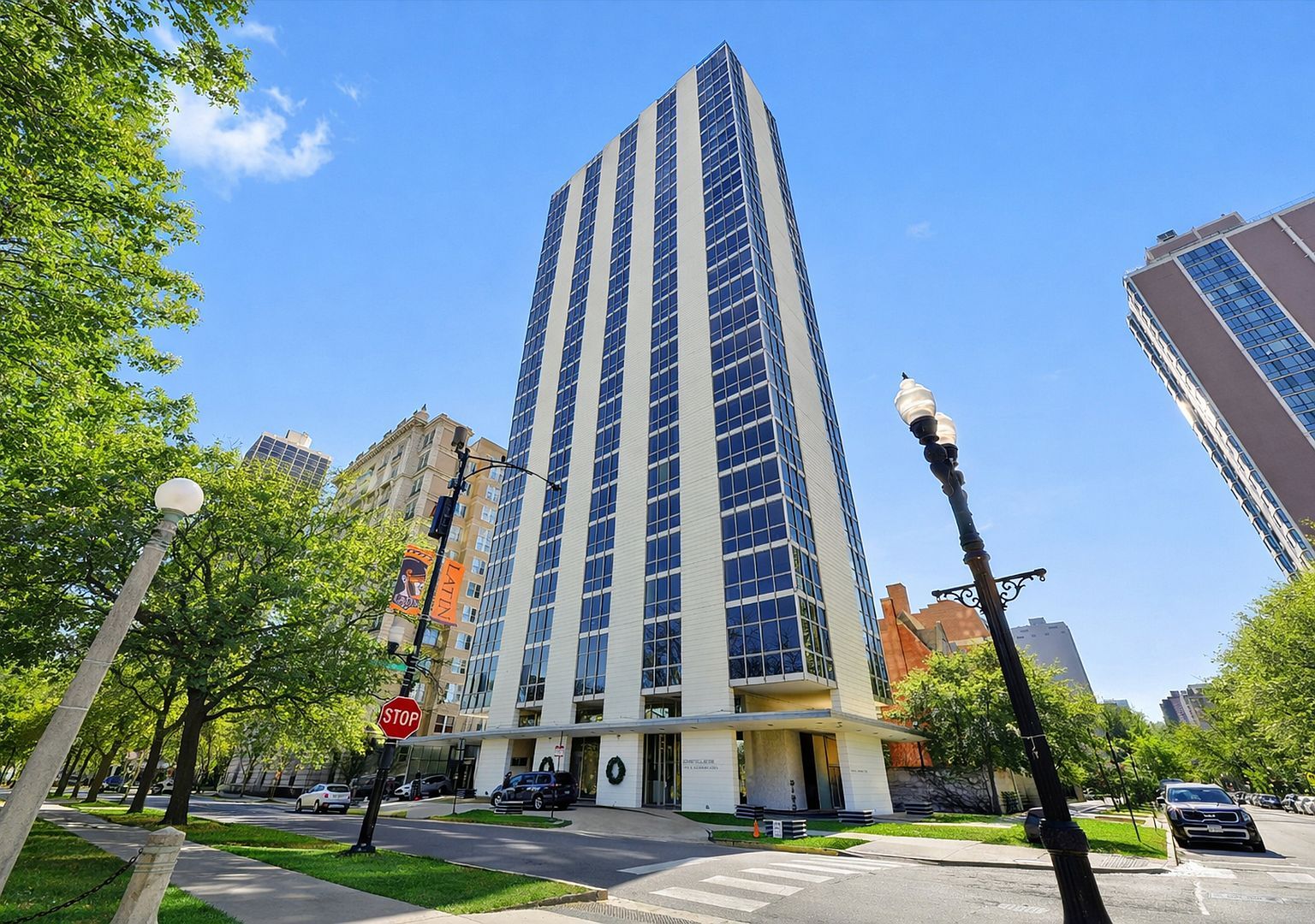 1555 N Dearborn Pkwy APT 20D Chicago, IL 60610 - Thumbnail 2