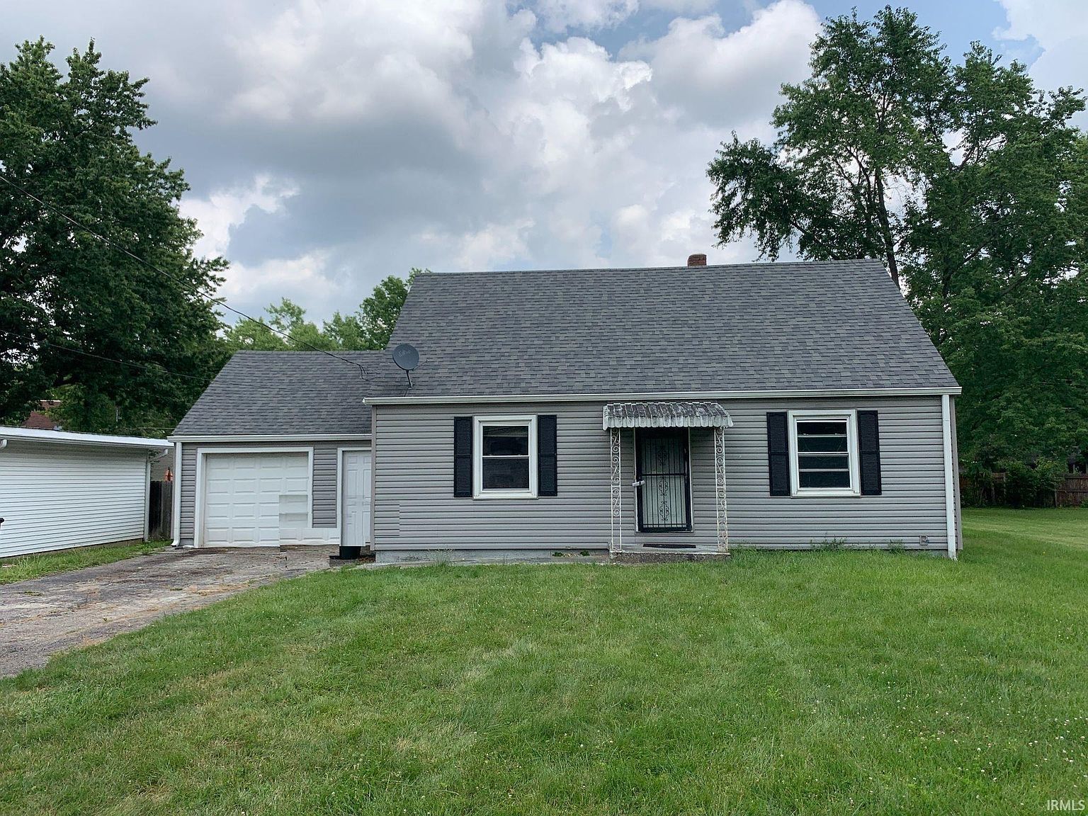 900 N Clarkdale Dr Muncie, IN 47304 - Thumbnail 2