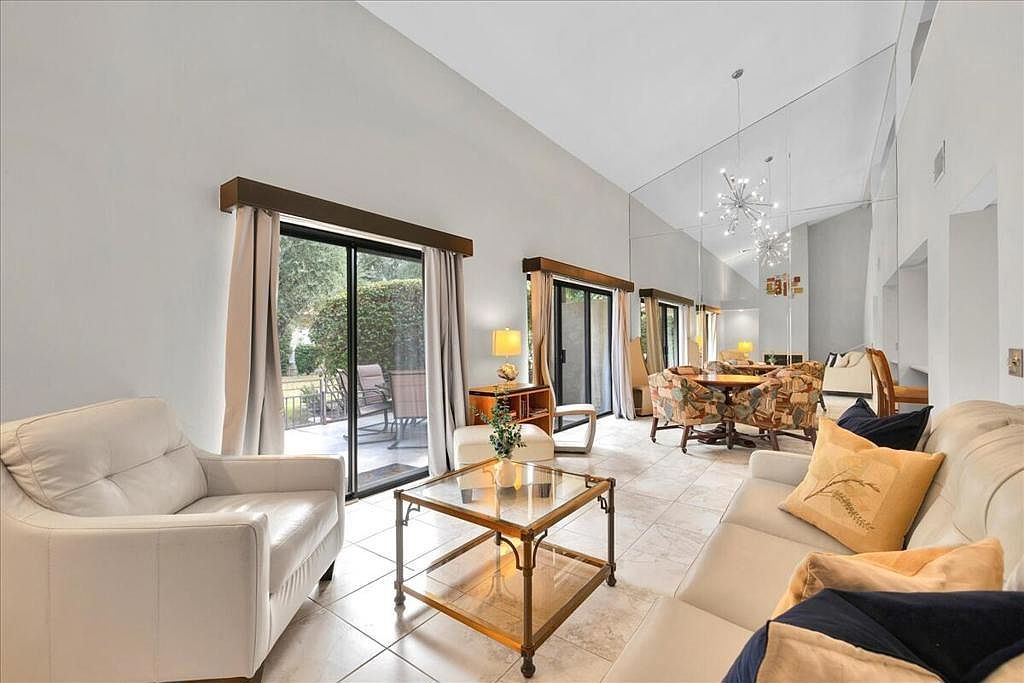 204 Lakecrest Ln Palm Desert, CA 92260 - Thumbnail 2