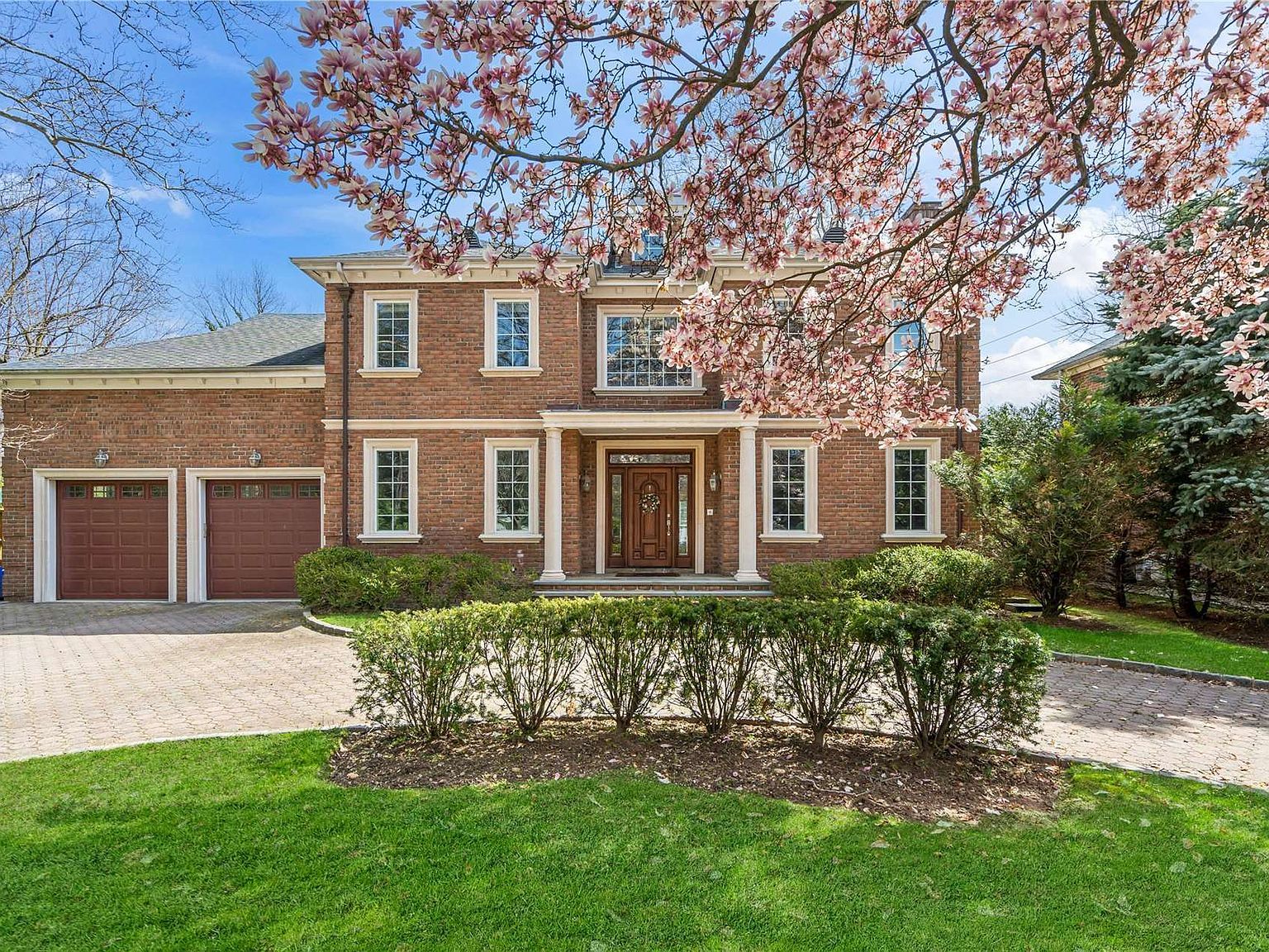 48 Wood Valley Ln Pt Washington, NY 11050 - Thumbnail 2