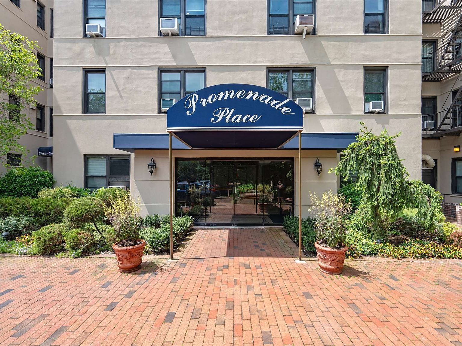 11 Wooleys Ln APT 3E Great Neck, NY 11023 - Thumbnail 2