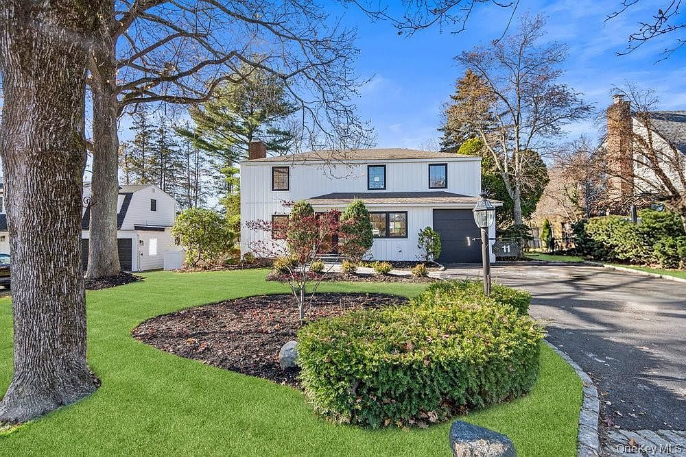 11 Entrance Rd Roslyn Heights, NY 11577 - Thumbnail 2