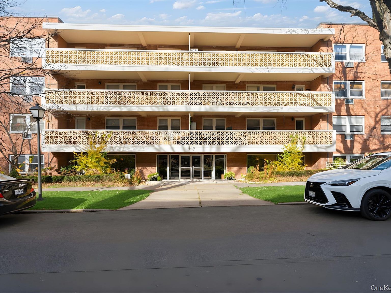 45 Hill Park Ave APT PR2 Great Neck, NY 11021 - Thumbnail 2