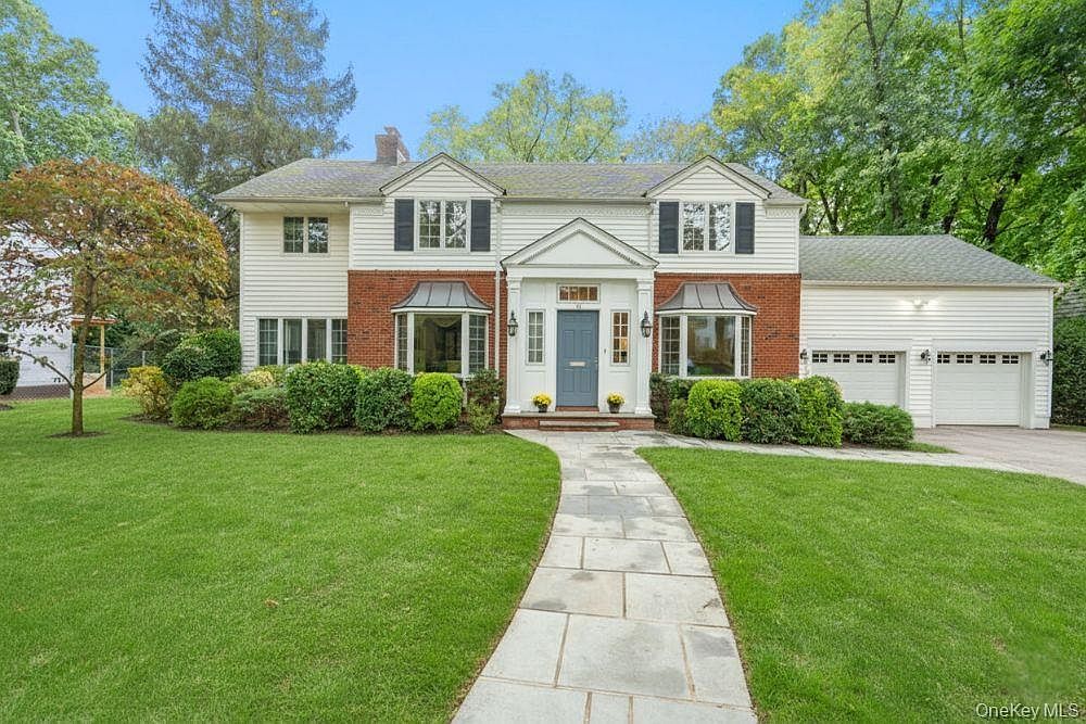 12 Chester Dr Great Neck, NY 11021 - Thumbnail 2