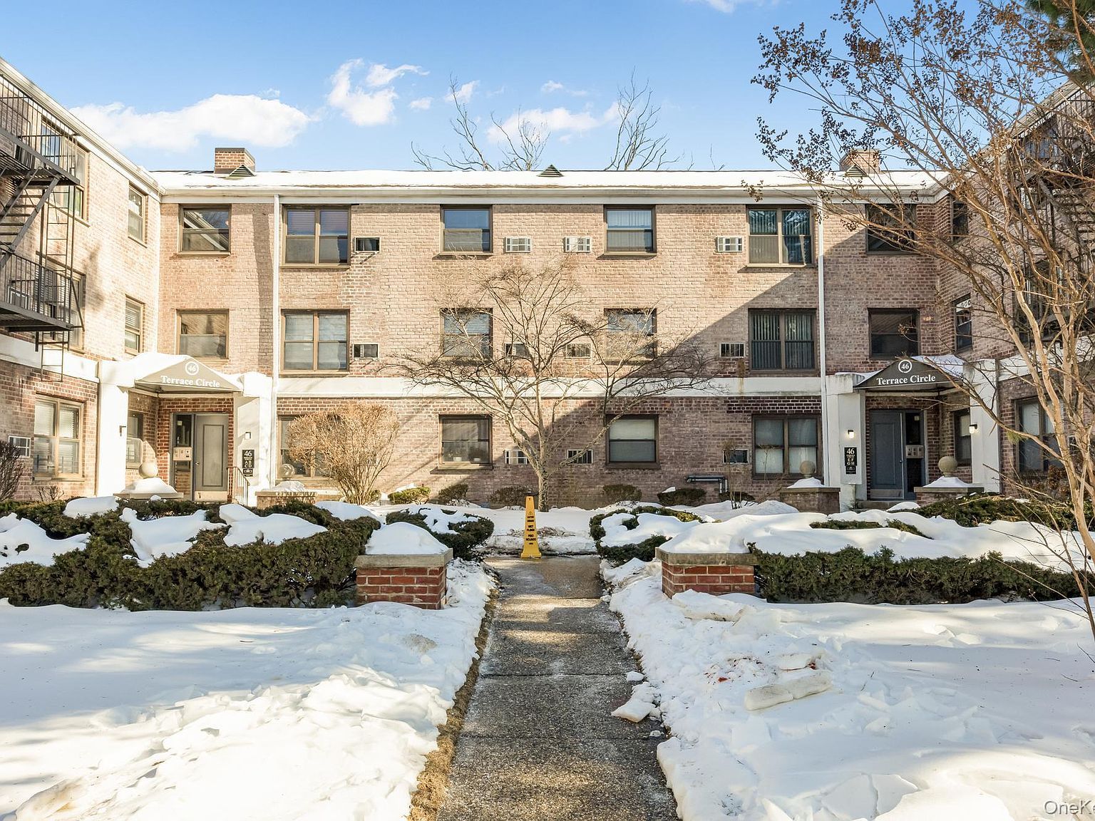 46 Terrace Cir APT 3F Great Neck, NY 11021 - Thumbnail 2