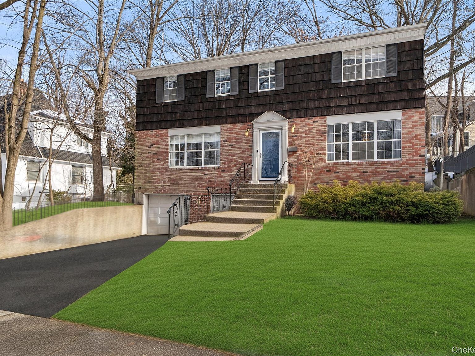 34 Wooleys Ln Great Neck, NY 11023 - Thumbnail 2