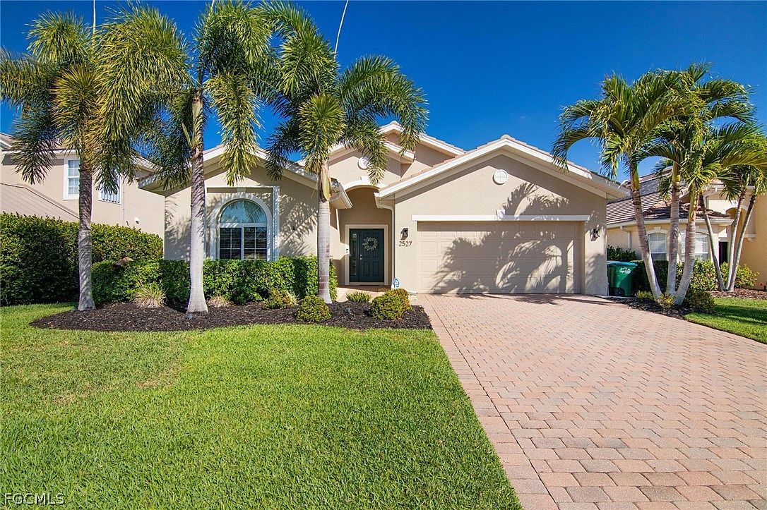 2527 Blackburn Cir Cape Coral, FL 33991 - Thumbnail 2