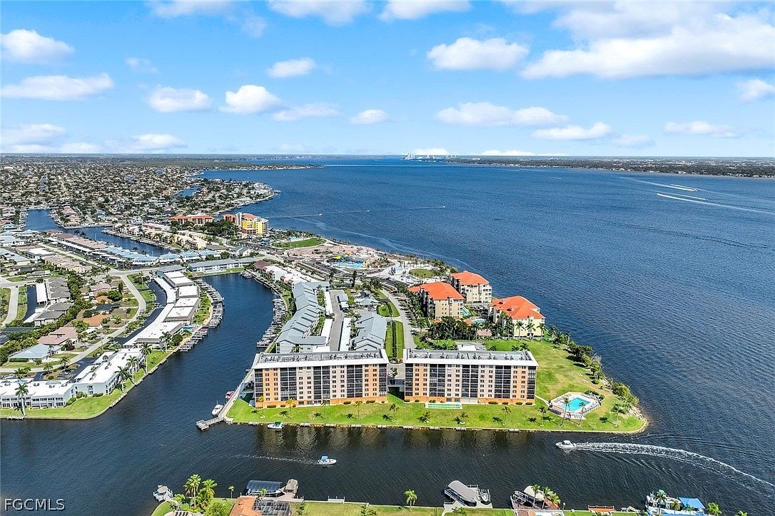 4280 SE 20th Pl APT 703 Cape Coral, FL 33904 - Thumbnail 2