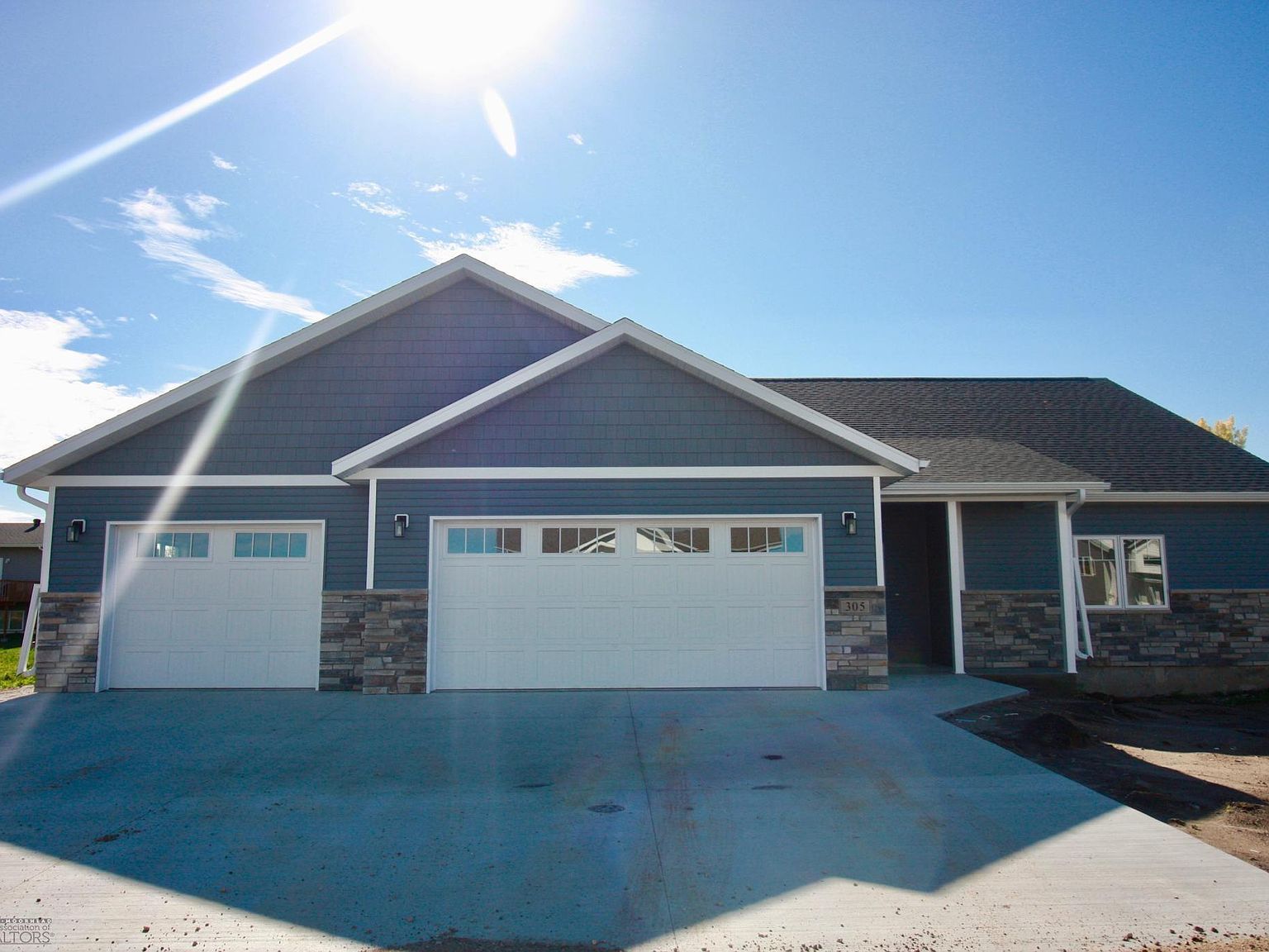 305 Prairie Dr N Hankinson, ND 58041 - Thumbnail 2