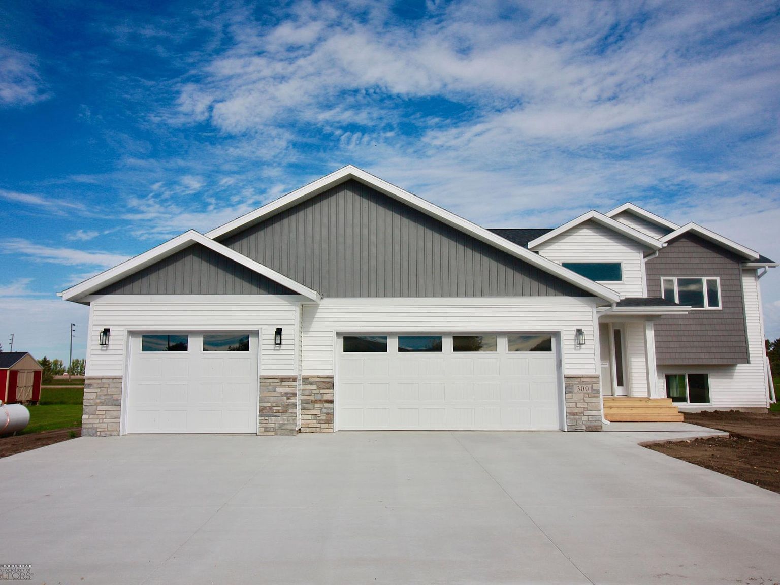 300 Prairie Dr N Hankinson, ND 58041 - Thumbnail 2