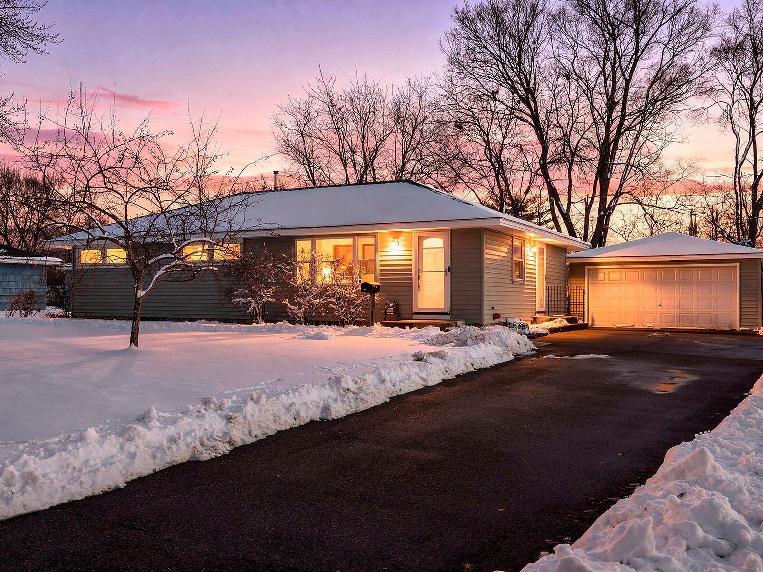 9701 Oakland Ave S Bloomington, MN 55420 - Thumbnail 2