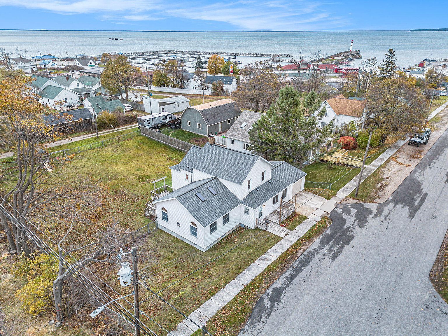 199 High St Saint Ignace, MI 49781 - Thumbnail 2