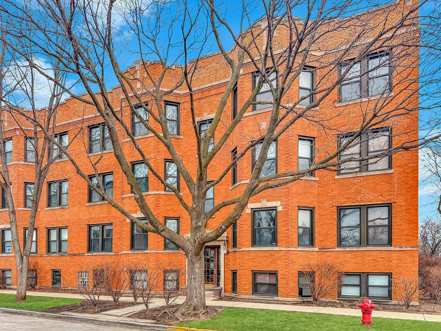 842 Wesley Ave APT 1 Oak Park, IL 60304 - Thumbnail 2