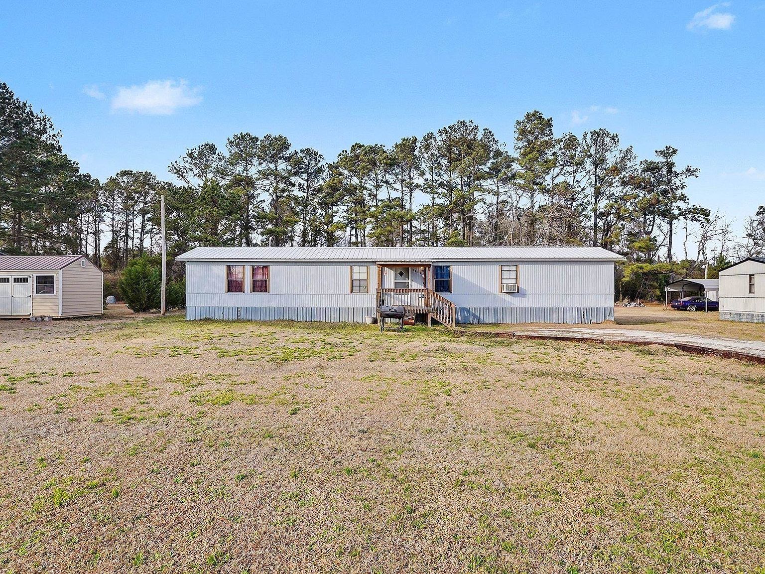 1212 Kingcrest Dr Loris, SC 29569 - Thumbnail 2