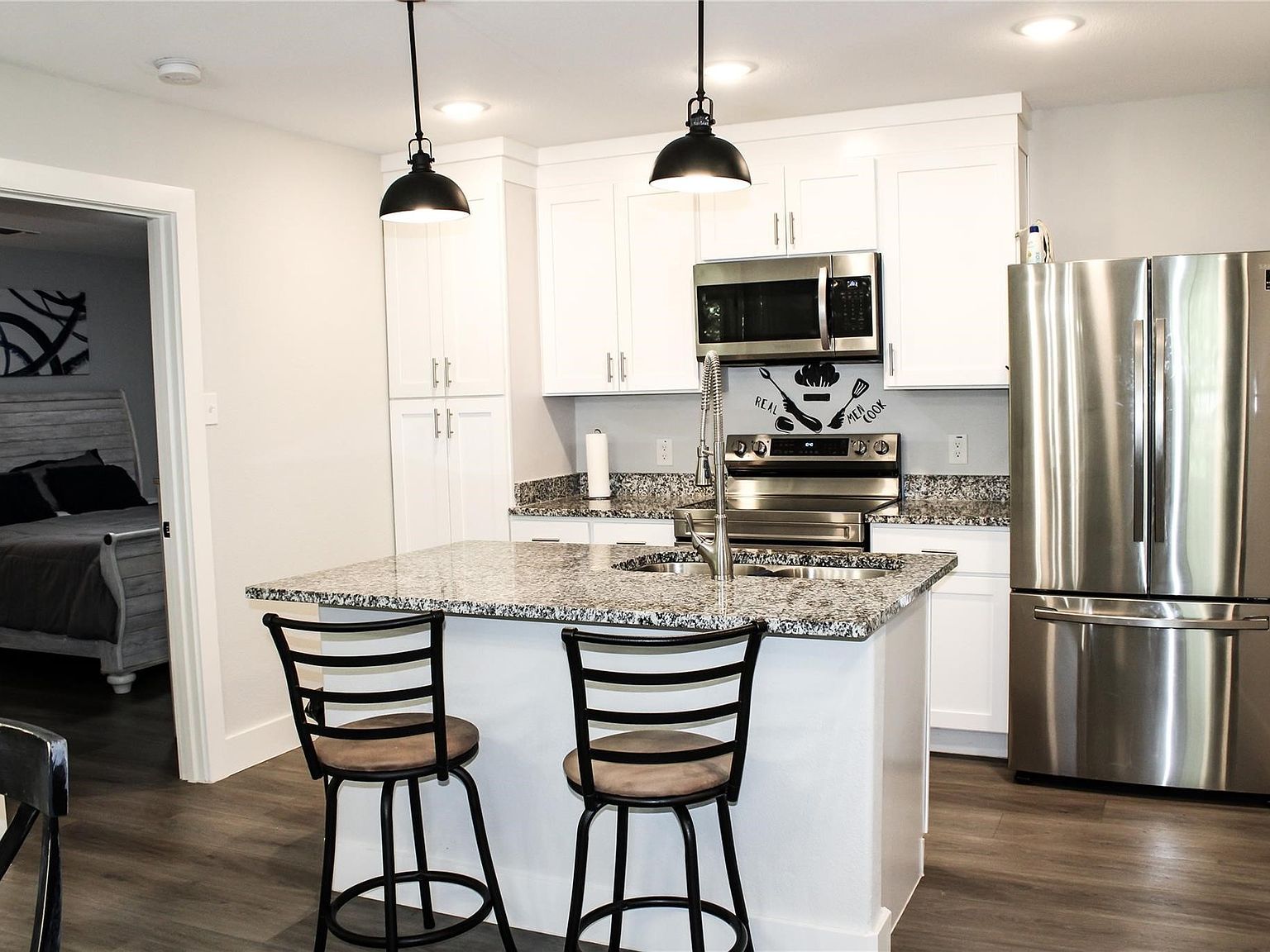 407 E Washington St Denison, TX 75021 - Thumbnail 2