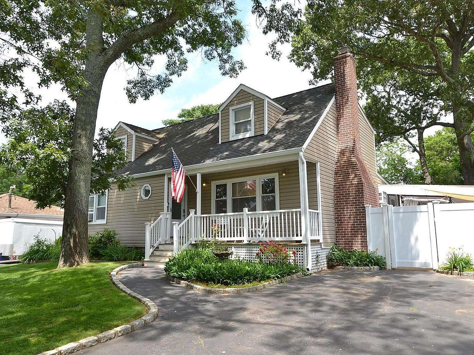 15 1st St Farmingville, NY 11738 - Thumbnail 2