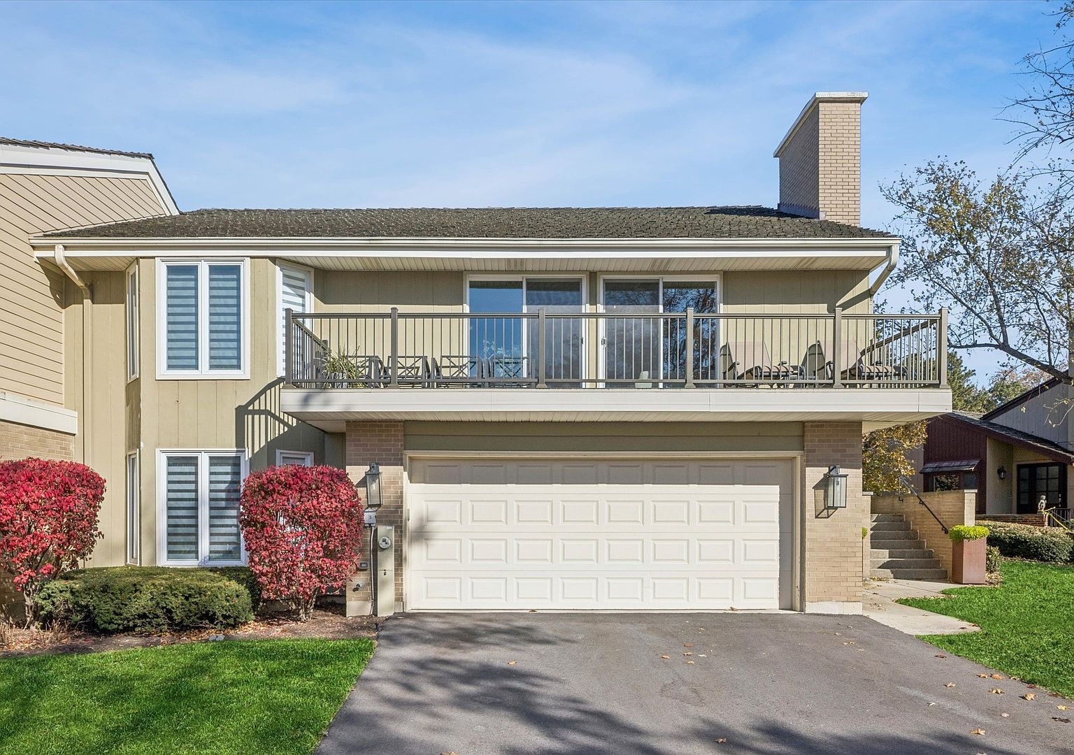 165 Briarwood N Oak Brook, IL 60523 - Thumbnail 2