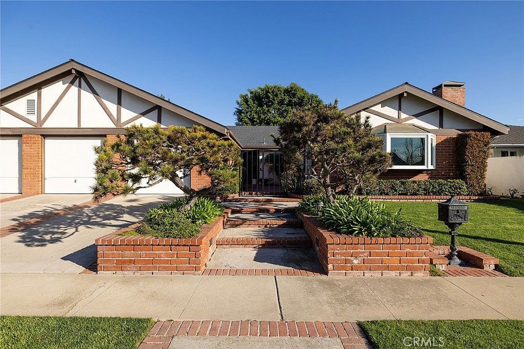 1430 Lincoln Ln Newport Beach, CA 92660 - Thumbnail 2