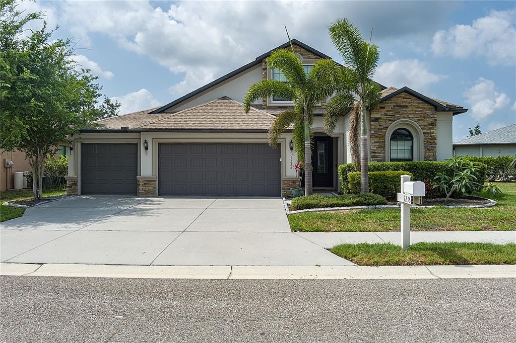 9236 Raes Creek Pl Palmetto, FL 34221 - Thumbnail 2